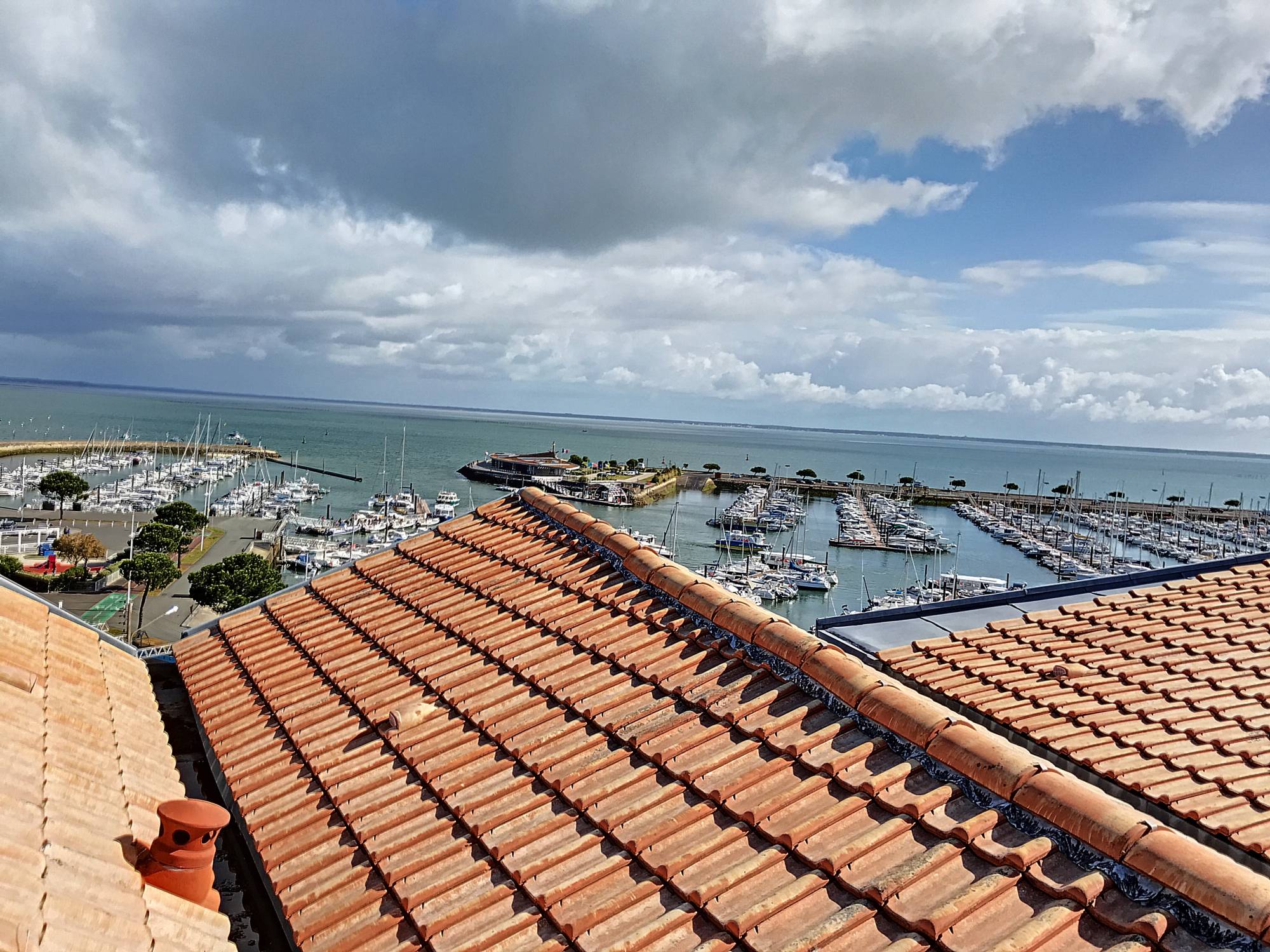 A vendre appartement au dernier étage avec une terrasse panoramique et la vue sur le port d'Arcachon