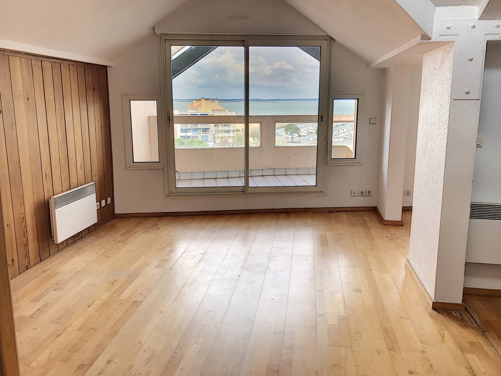 A vendre appartement au dernier étage avec une terrasse panoramique et la vue sur le port d'Arcachon