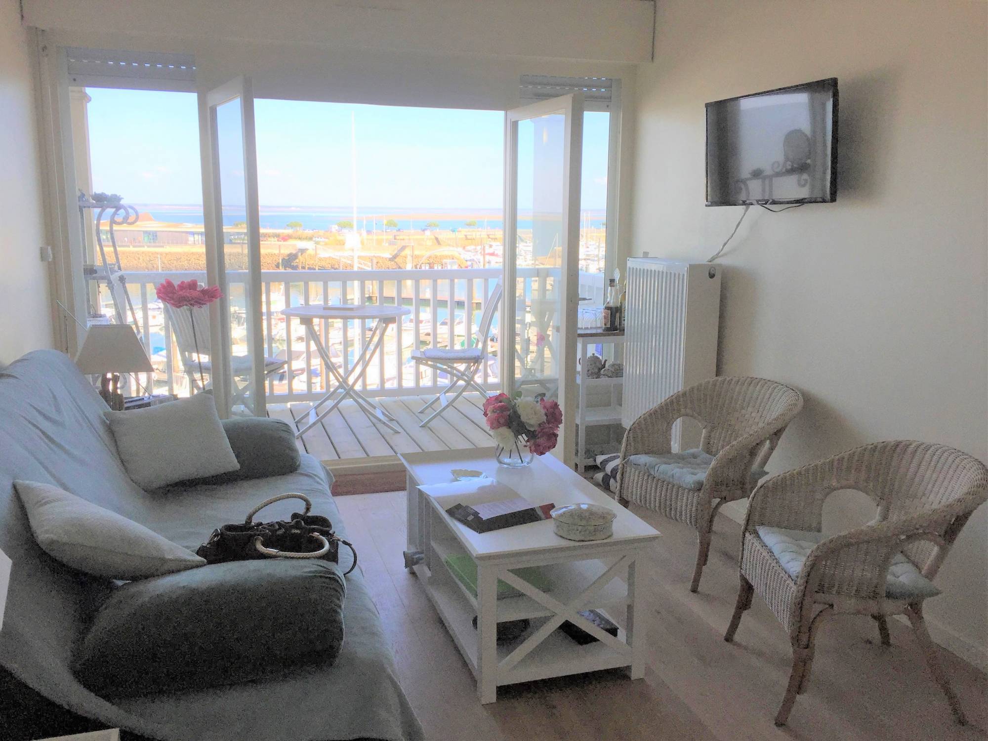 Appartement de 50 m² en location saisonnière, 4 couchages, terrasse face au bassin, accè plage direct à Arcachon en Ville d'Automne  